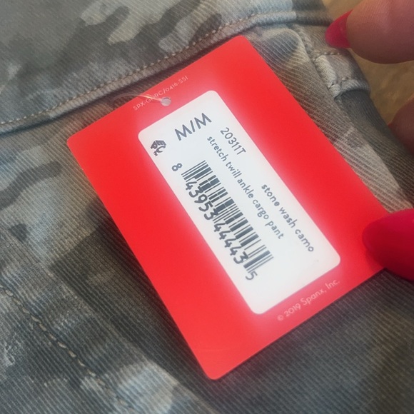 Spanx stretch twill ankle cargo pants - stone wash camo- Brand New With Tags - Picture 15 of 16